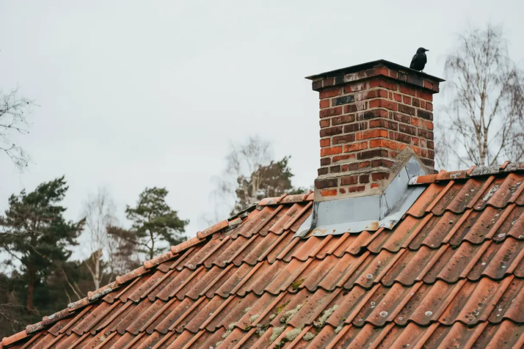 l ckande tak runt skorstenen s hittar du orsaken och tg rdar problemet i tid